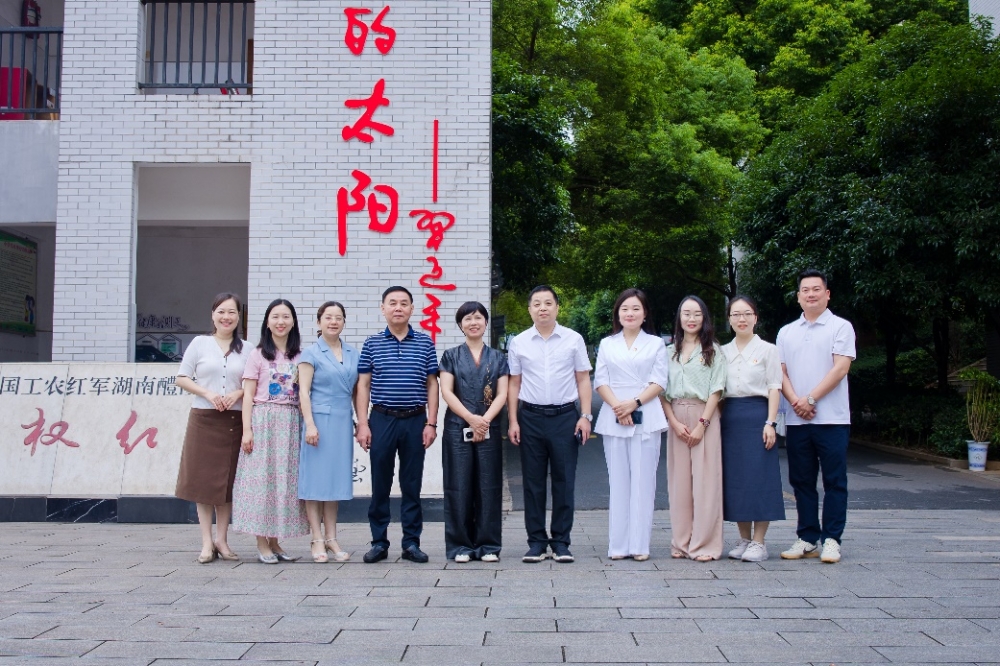 跨越400公里的红色接力:欧派“星火传承计划”走进醴陵,党员带头捐款点亮“爱心饭卡”