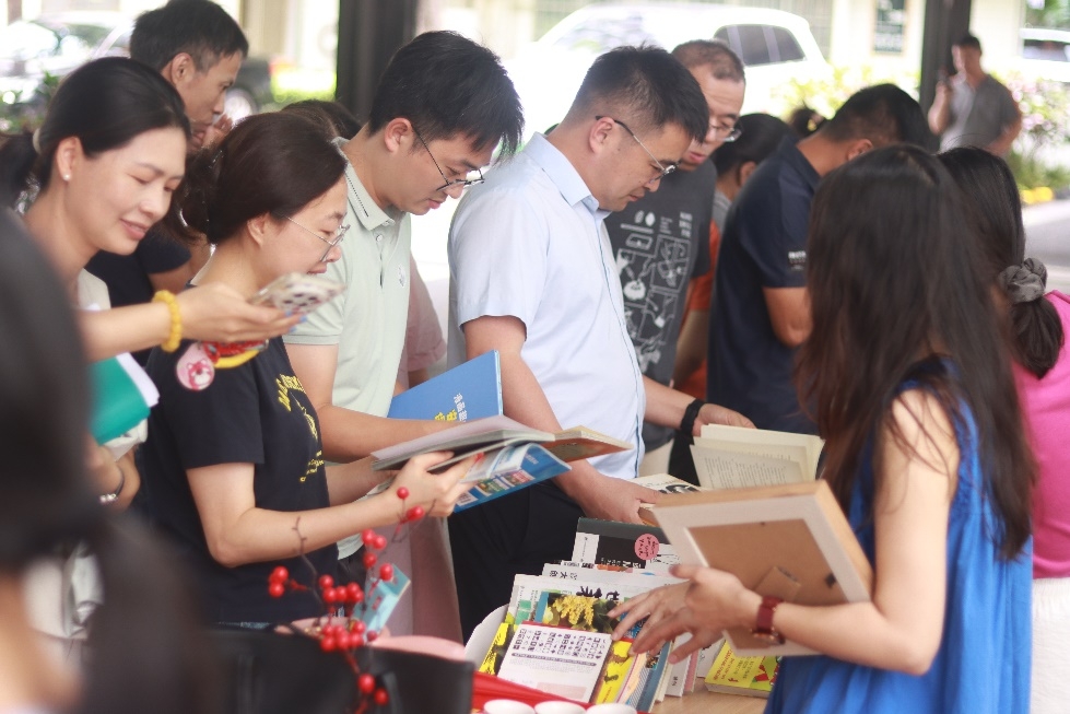 跨越400公里的红色接力:欧派“星火传承计划”走进醴陵,党员带头捐款点亮“爱心饭卡”