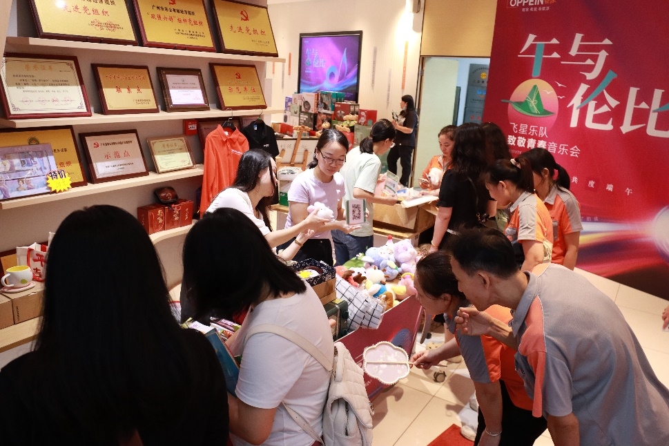 跨越400公里的红色接力:欧派“星火传承计划”走进醴陵,党员带头捐款点亮“爱心饭卡”