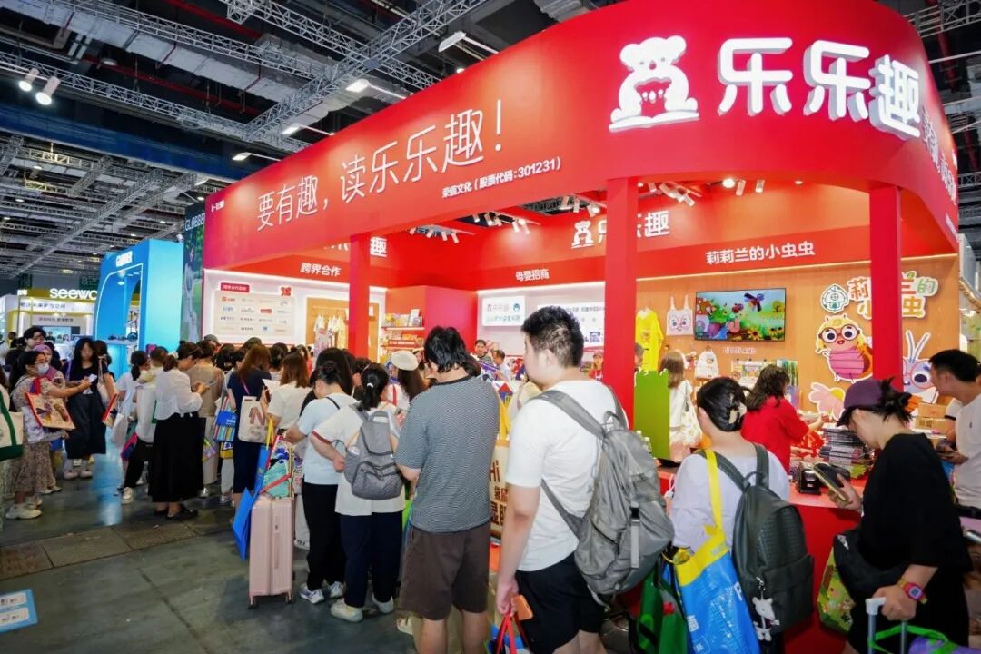 荣信文化携“闪闪AI智能陪伴玩偶”亮相CBME,以AI重构亲子阅读新生态