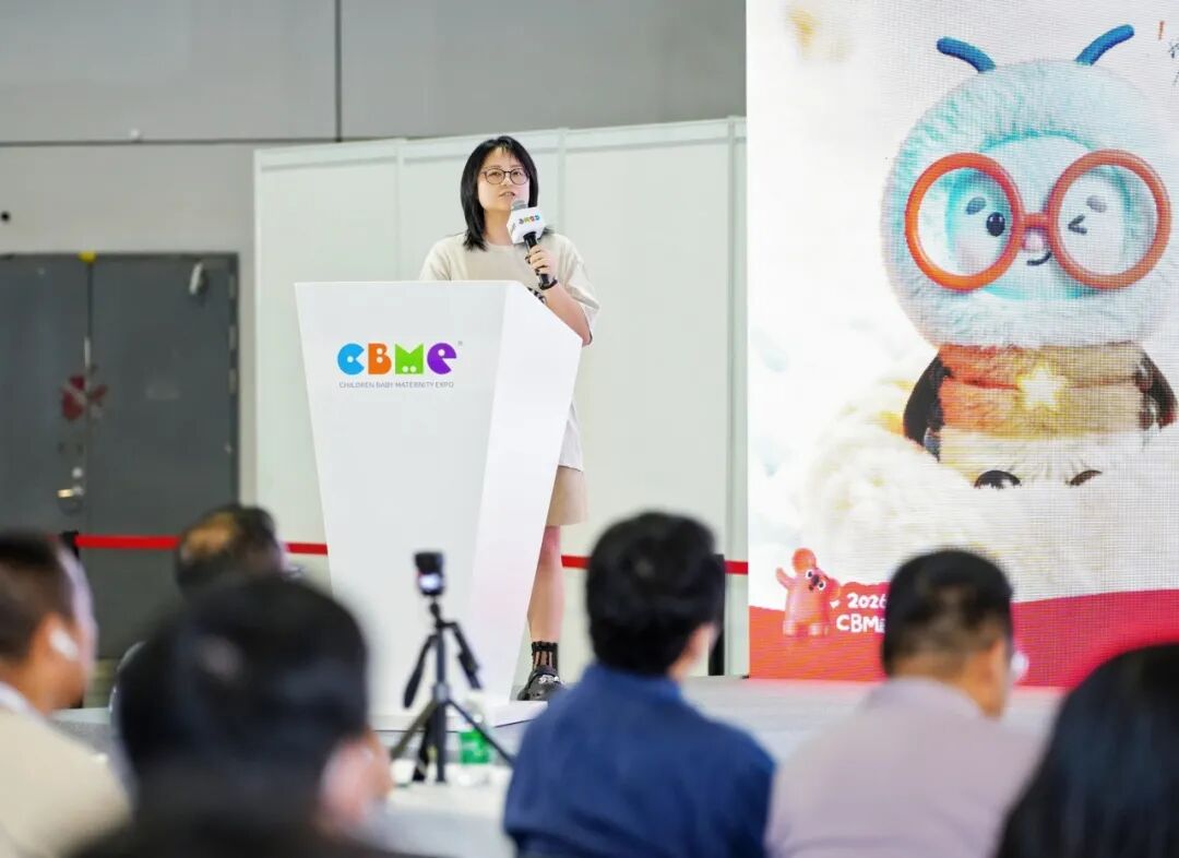 荣信文化携“闪闪AI智能陪伴玩偶”亮相CBME,以AI重构亲子阅读新生态