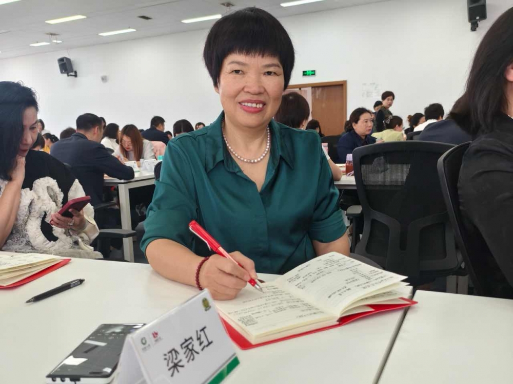 三十载烟火同行:一纸保单,半生温情