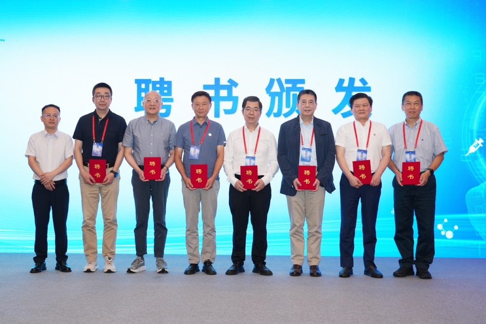 智能技术在继续医学教育中的应用研究课题启动会在京顺利召开,以数智赋能为医疗强基注入全新动力!