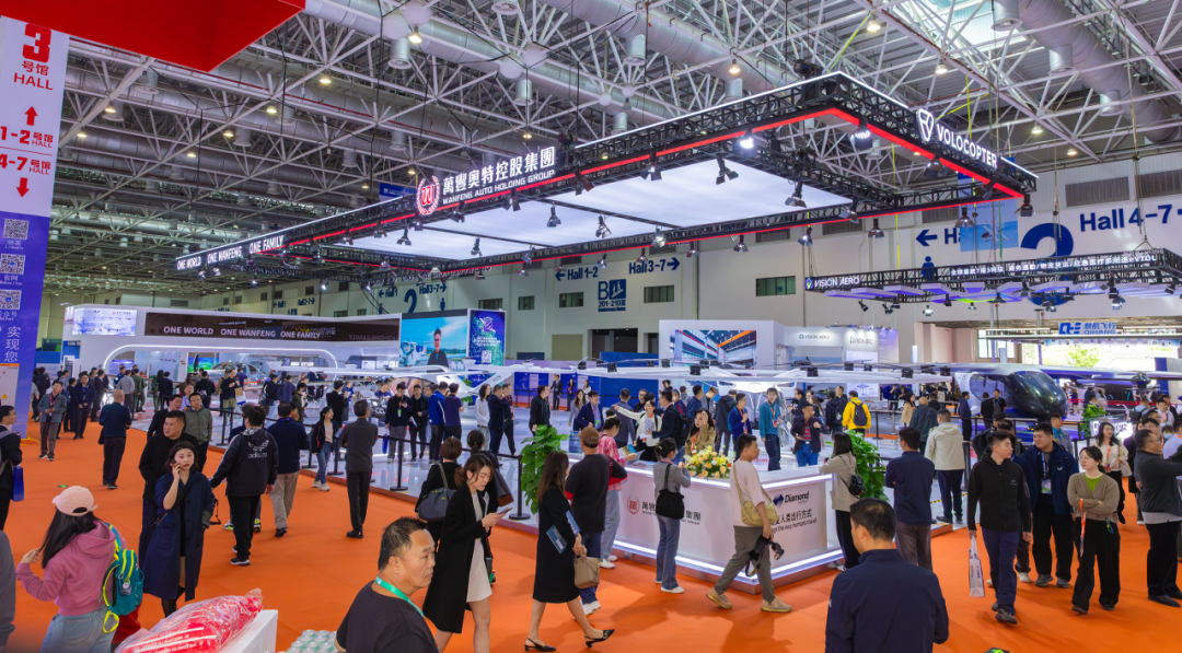 万丰闪耀2025亚洲通用航空展  领航低空未来