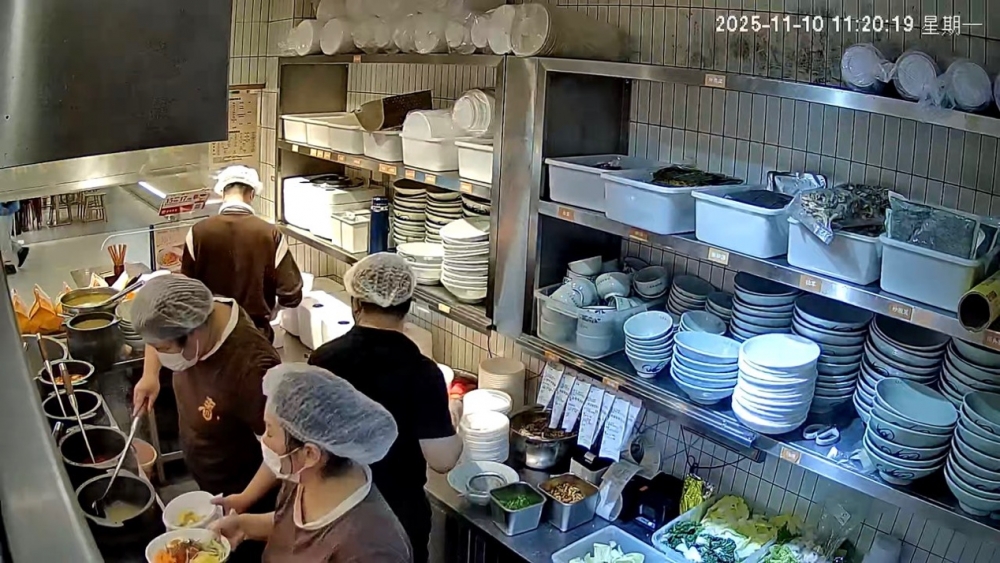 淘宝闪购开源食安治理AI大模型“白泽”：专攻图像识别、后厨预警，全行业平台可用！