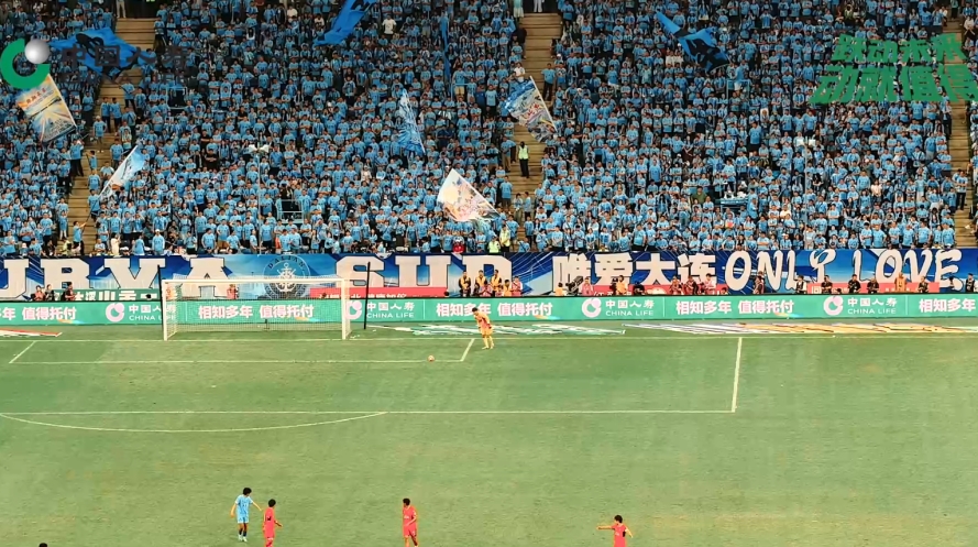 一城赴一城 绿茵绾双城丨“东北超”辽宁德比的热爱与守护