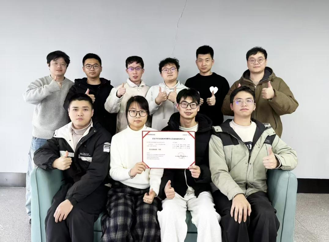 长虹技术创新成果①｜魔方桌面的极简革命：把复杂留给系统，把简单还给用户